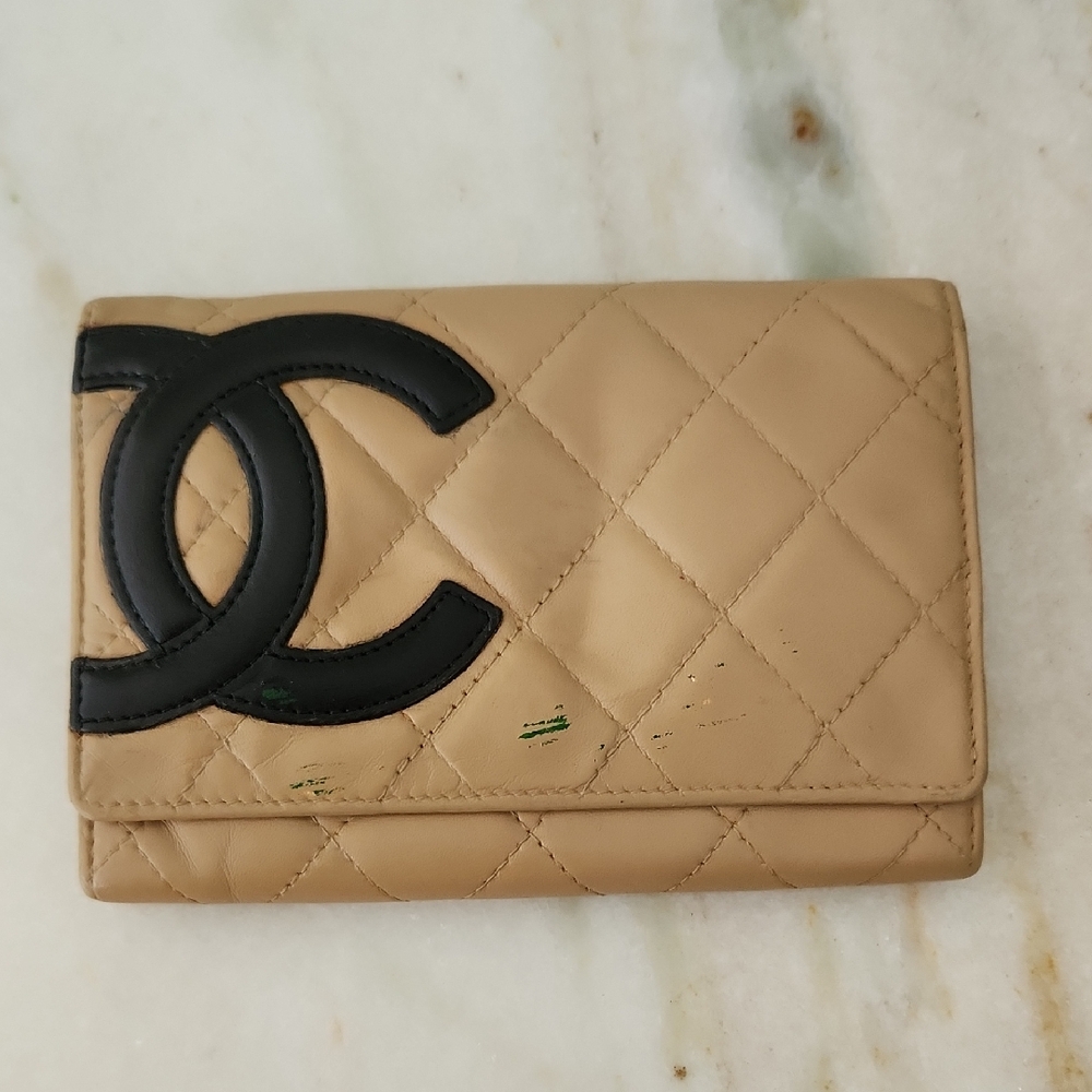 AUthentic CHANEL Beige Quilted Wallet with Black Logo